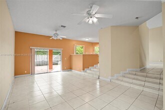 18405 NW 9th Ct in Pembroke Pines, FL - Building Photo - Building Photo