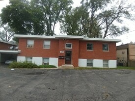67 N Aldine St, Unit 5 in Elgin, IL - Building Photo