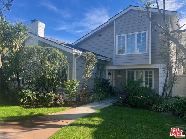 1419 Avenida de Cortez in Los Angeles, CA - Building Photo - Building Photo