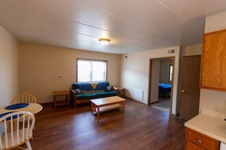 Courtyard West in Morgantown, WV - Foto de edificio - Building Photo