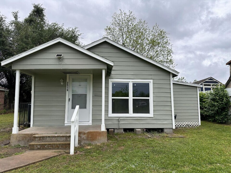 2516 Ivy St in Houston, TX - Foto de edificio