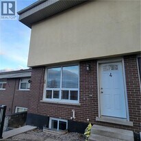 36 Winston Blvd in Cambridge, ON - Building Photo