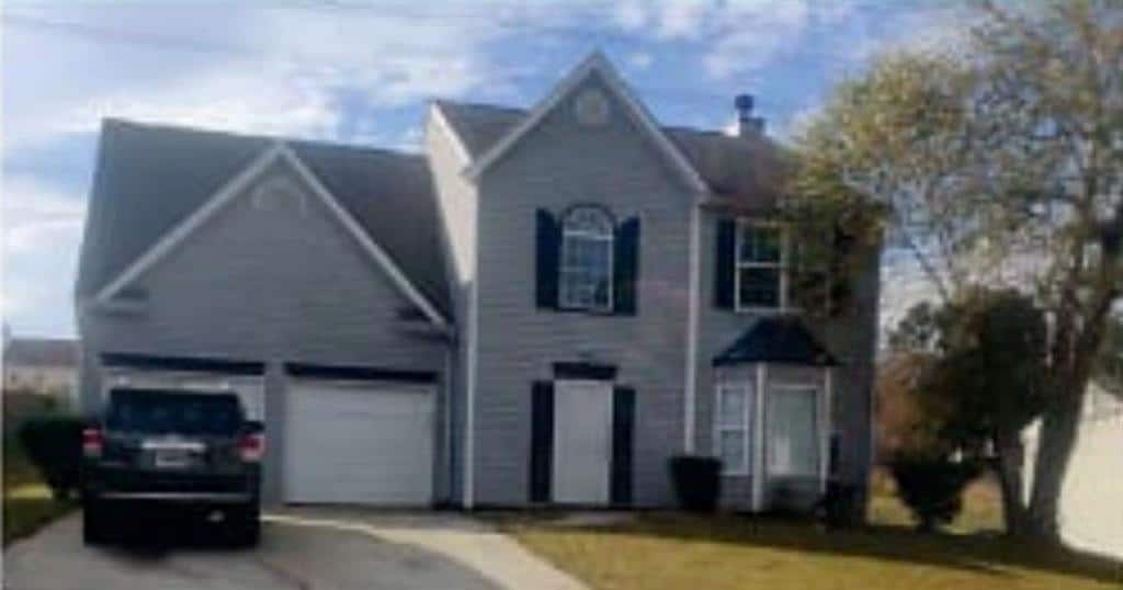 906 Terance Ave in Jonesboro, GA - Building Photo