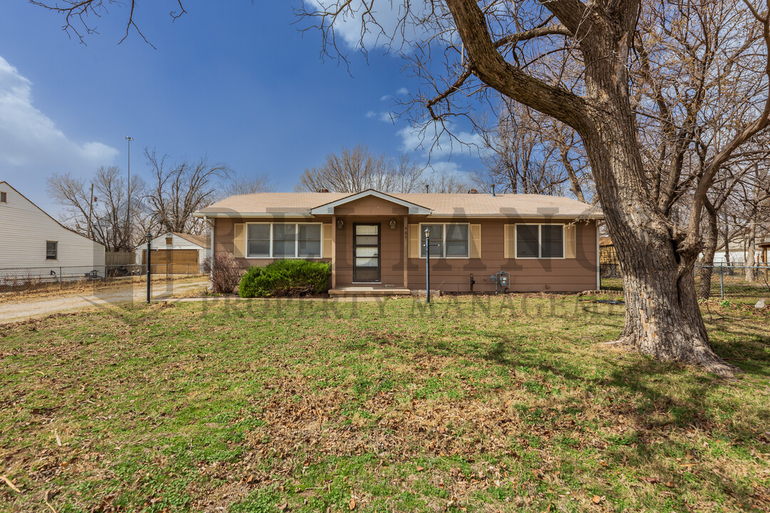 605 Kessler S St in Wichita, KS - Building Photo