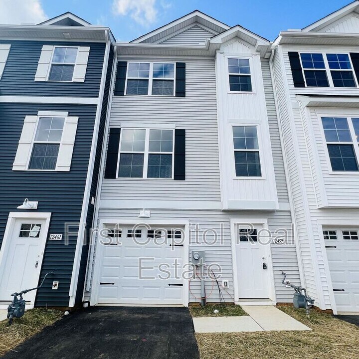12459 Jackson Ave in Waynesboro, PA - Building Photo
