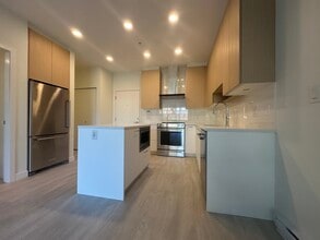 7599 15th St in Burnaby, BC - Building Photo - Building Photo