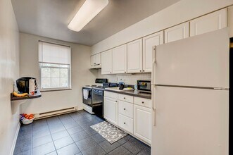 Uptown Shaker in Shaker Heights, OH - Foto de edificio - Interior Photo