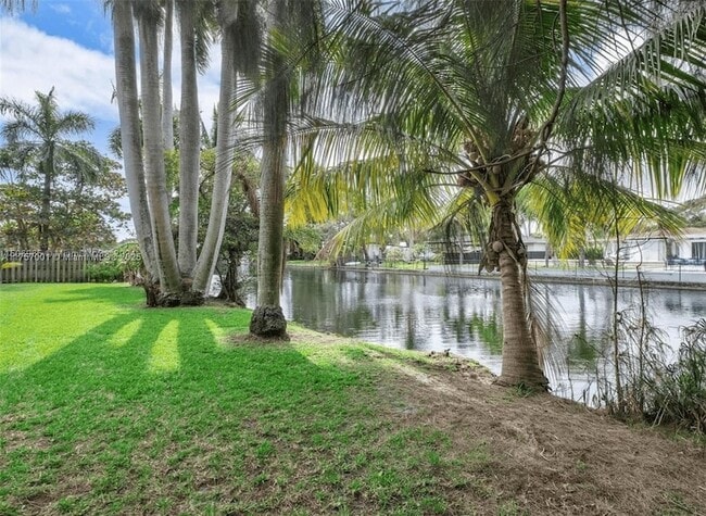 11300 Griffing Blvd in Biscayne Park, FL - Building Photo - Building Photo