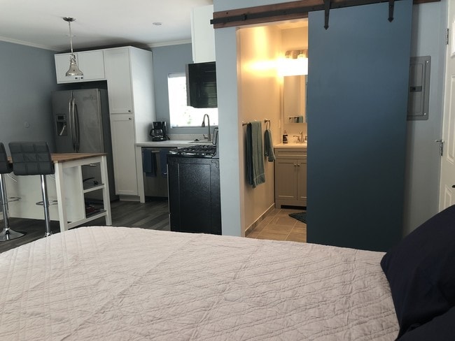property at 6331 Longridge Ave