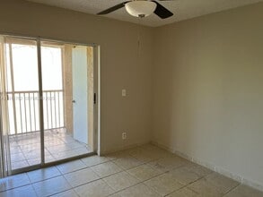 4015 W McNab Rd in Pompano Beach, FL - Foto de edificio - Building Photo