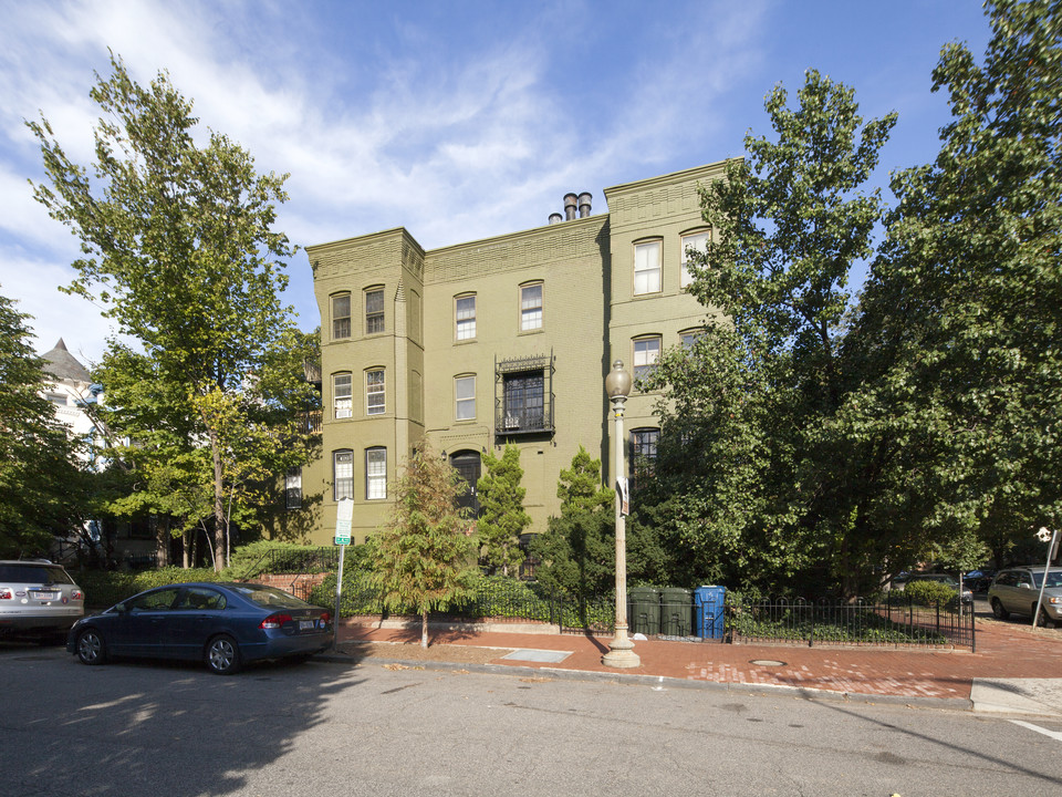 330 5th St SE in Washington, DC - Building Photo