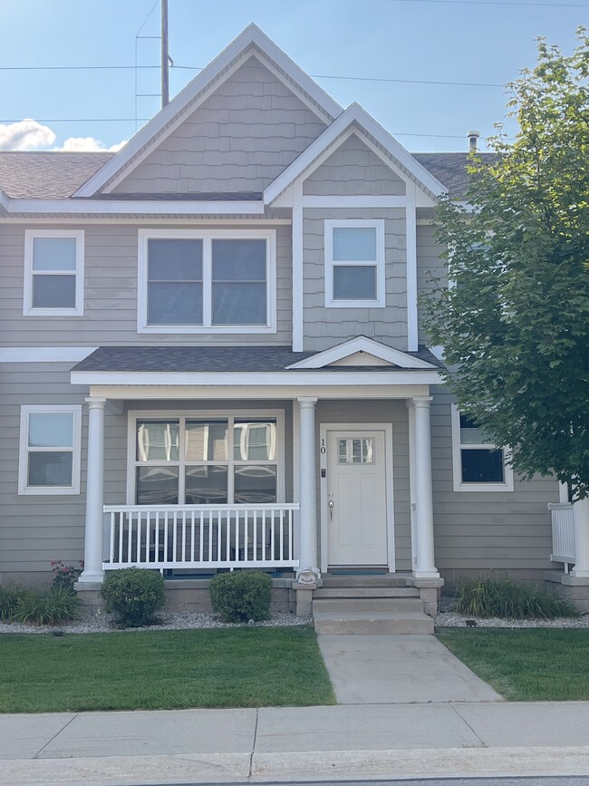 property at 982 Lake Ridge Dr