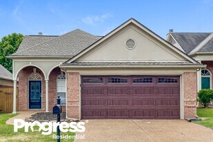 7443 Glennmere Way in Cordova, TN - Building Photo