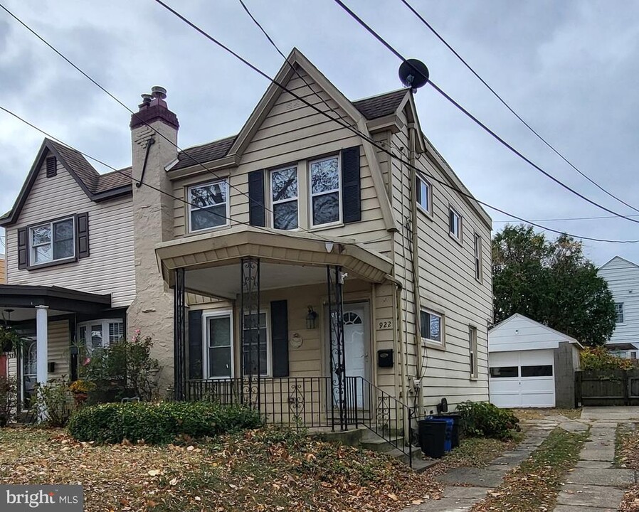 922 Anderson Ave in Drexel Hill, PA - Building Photo