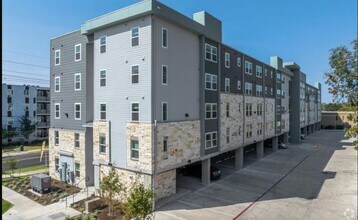 1200 W Koenig Ln in Austin, TX - Building Photo - Building Photo
