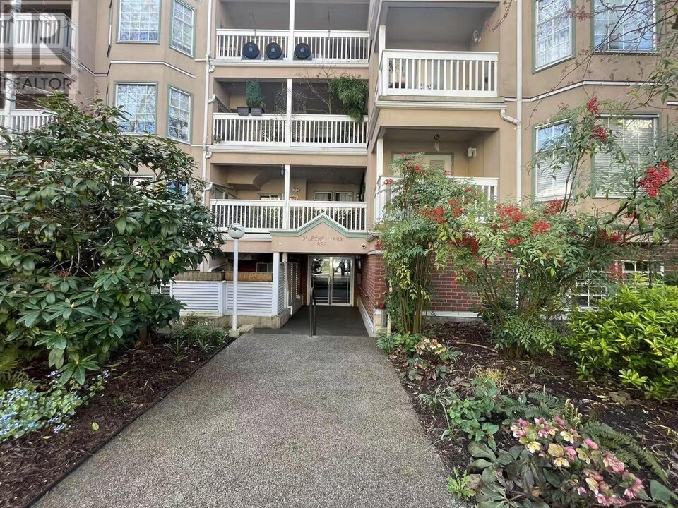 828-828 Gilford St in Vancouver, BC - Building Photo