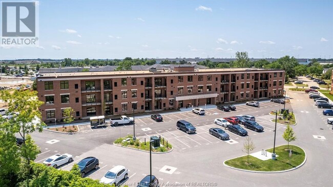 3180 Meadowbrook Ln