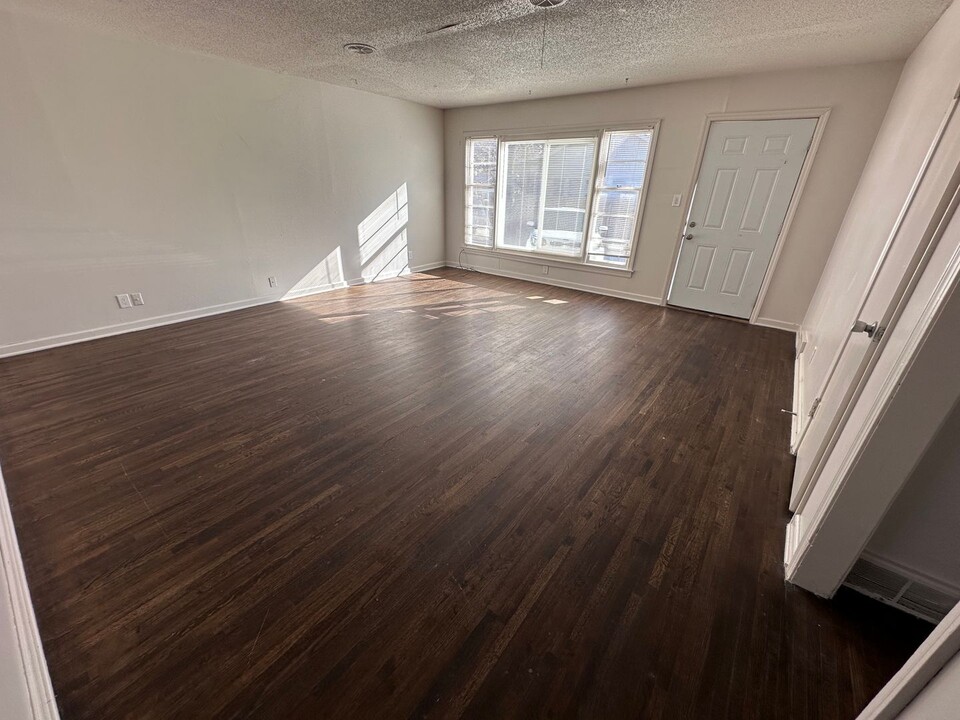 911 N Oliver St, Unit 913 N Oliver Ave in Wichita, KS - Building Photo