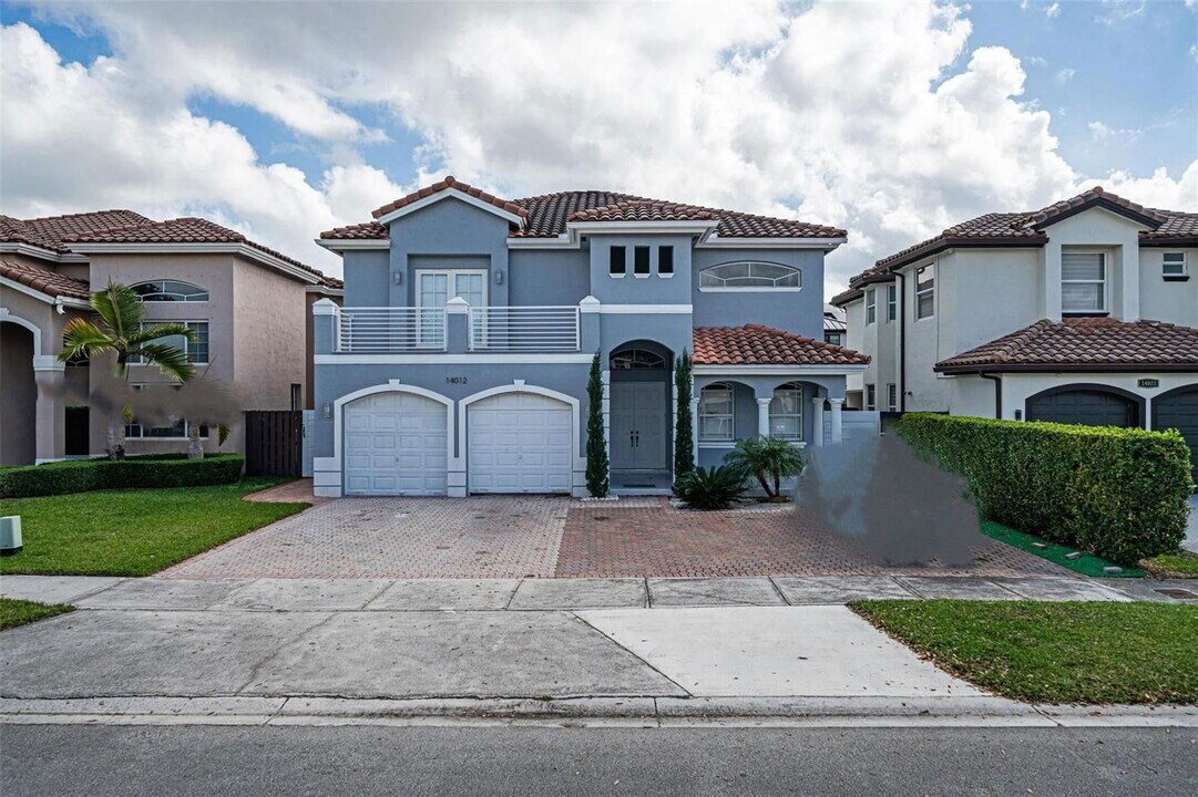 14012 SW 153rd Terrace in Miami, FL - Building Photo