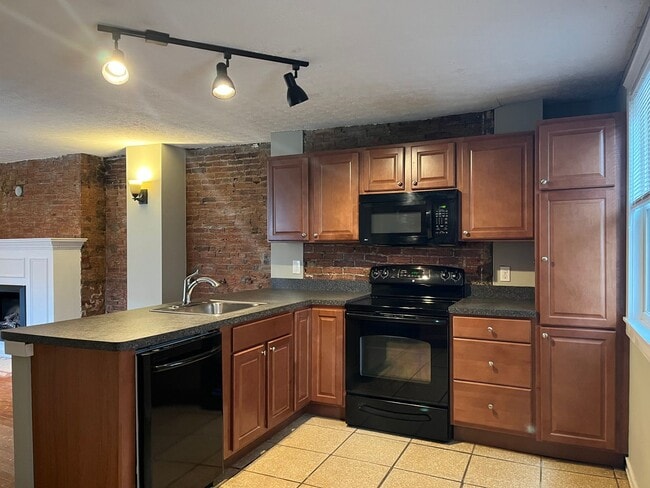 1411 Clay St in Cincinnati, OH - Building Photo - Building Photo