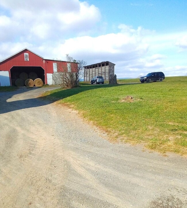 14737 W Creek Rd in Newburg, PA - Building Photo - Building Photo