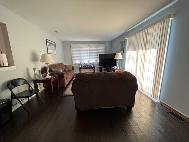 183 Livingston Pl, Unit 2 in Bridgeport, CT - Building Photo - Building Photo