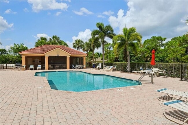 907 SE Westminster Pl in Stuart, FL - Building Photo - Building Photo