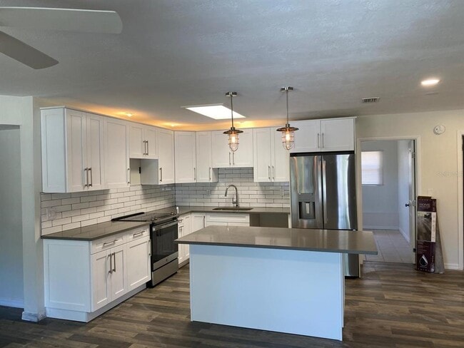 13750 Antigua Dr in Seminole, FL - Building Photo - Building Photo