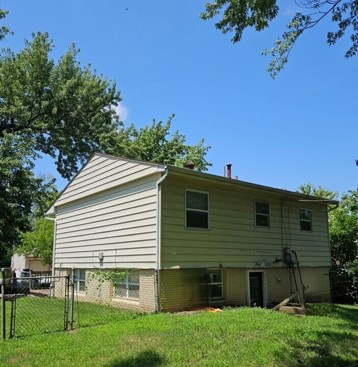 1711 Viking Dr in Independence, MO - Building Photo