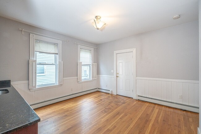 63 Mozart St, Unit 1 in Boston, MA - Foto de edificio - Building Photo