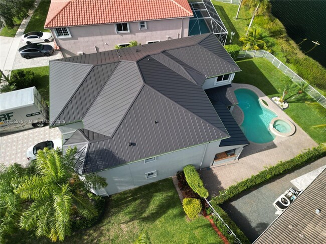 2101 SW 176th Ave in Miramar, FL - Building Photo - Building Photo