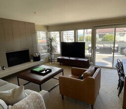 2023 43rd Ave E in Seattle, WA - Building Photo - Building Photo