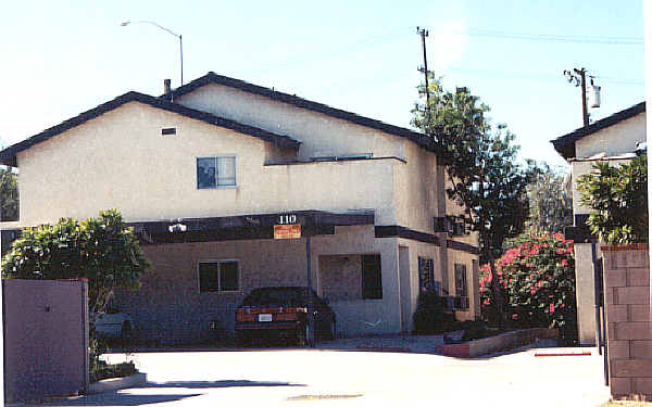 110-114 N Howard St in Corona, CA - Building Photo - Building Photo