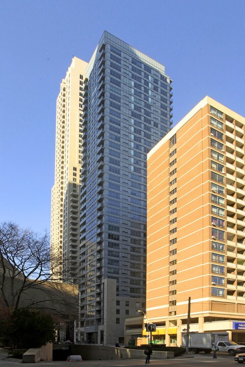 Crystal Blu in Toronto, ON - Building Photo