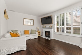 4891 Santo Dr in Oak Park, CA - Building Photo - Building Photo