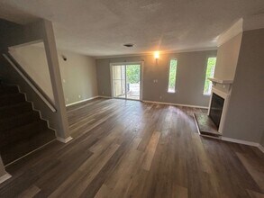 240 Jamil Rd in Columbia, SC - Building Photo - Building Photo