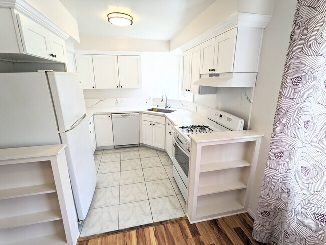 1743 N Edgemont St in Los Angeles, CA - Building Photo - Building Photo