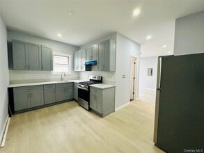 8 Morgan Ave, Unit 4 in Poughkeepsie, NY - Building Photo - Building Photo