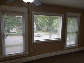 1226 West Ave S, Unit 1 bedroom 1 bath large upper duplex in La crosse, WI - Building Photo