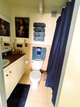 710 Iris St in Lake Charles, LA - Foto de edificio - Building Photo