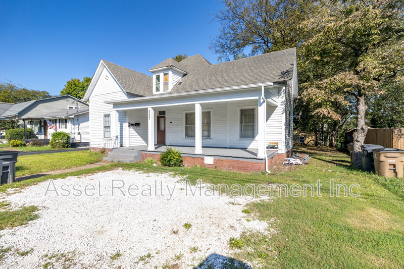 221 Hawthorne Ave in Knoxville, TN - Foto de edificio