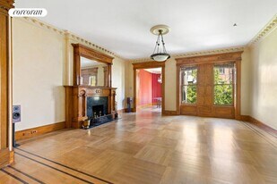 37 W 87th St in New York, NY - Building Photo