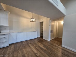 7885 W Flamingo Rd, Unit 2121 in Las Vegas, NV - Building Photo - Building Photo