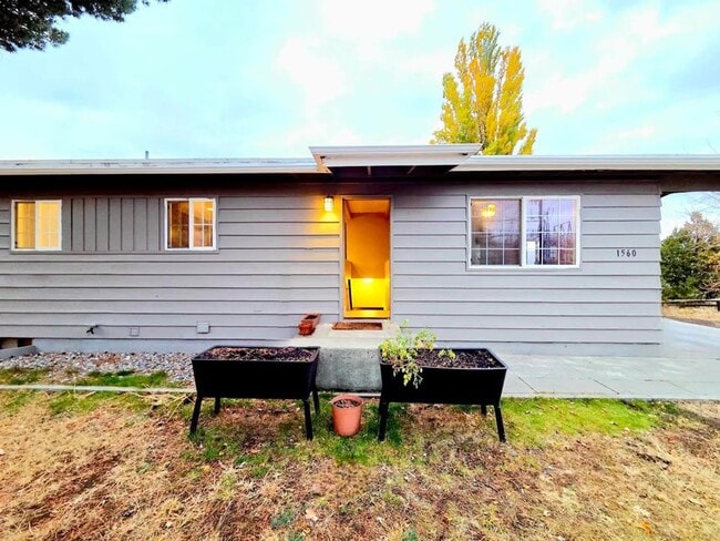 property at 1560 10th St NE