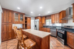 9501 Clybourn Ave in Sun Valley, CA - Building Photo