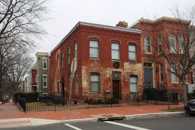 300 E St NE in Washington, DC - Building Photo - Building Photo