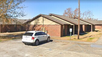 907 Justin St in Lockport, LA - Building Photo