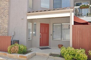 4242 N Capistrano Dr in Dallas, TX - Building Photo