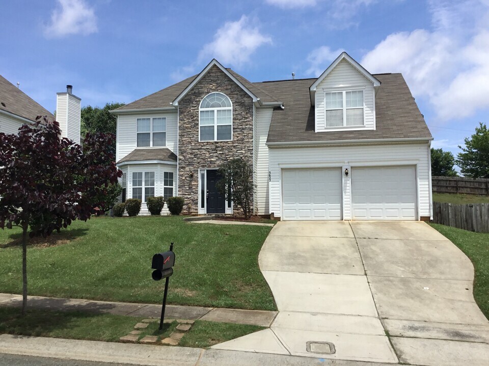 5622 Falls Ridge Ln in Charlotte, NC - Building Photo