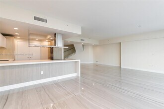 17111 Biscayne Blvd, Unit 2311 in Aventura, FL - Building Photo - Building Photo